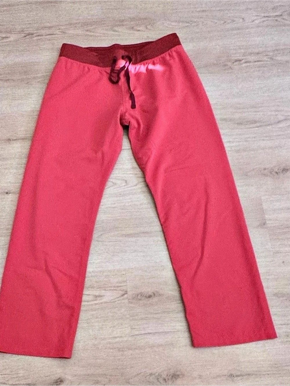 FIGS  | MHP Straight Leg #1646 Dark Coral. Excellent condition. Med/petite
